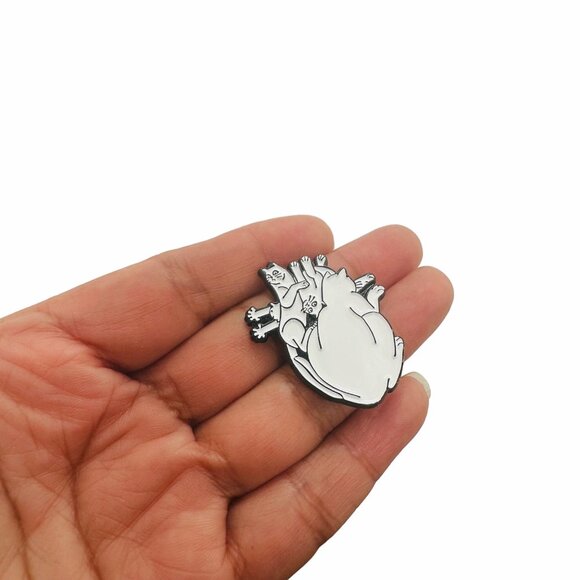 😻Cat Heart Pin Enamel Lapel Dark Punk White Black Cats Lovers Animal Broch New - Picture 2 of 8